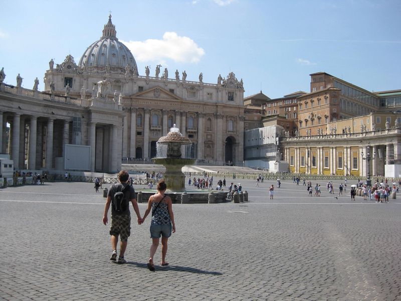 Our Top 10 Things to do in Rome - Piazza San Pietro