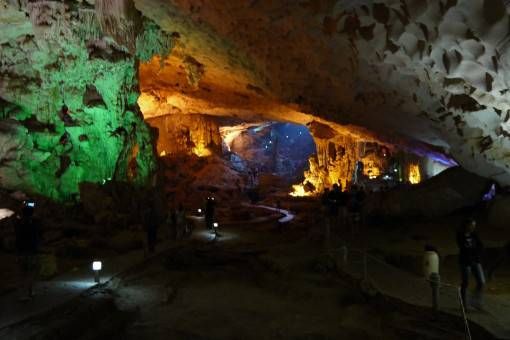 Suprising Cave, Halong Bay Vietnam
