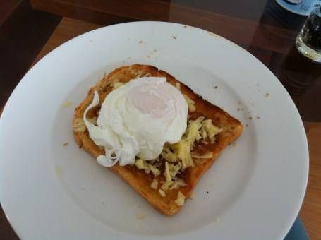Homemade lunch: egg on toast