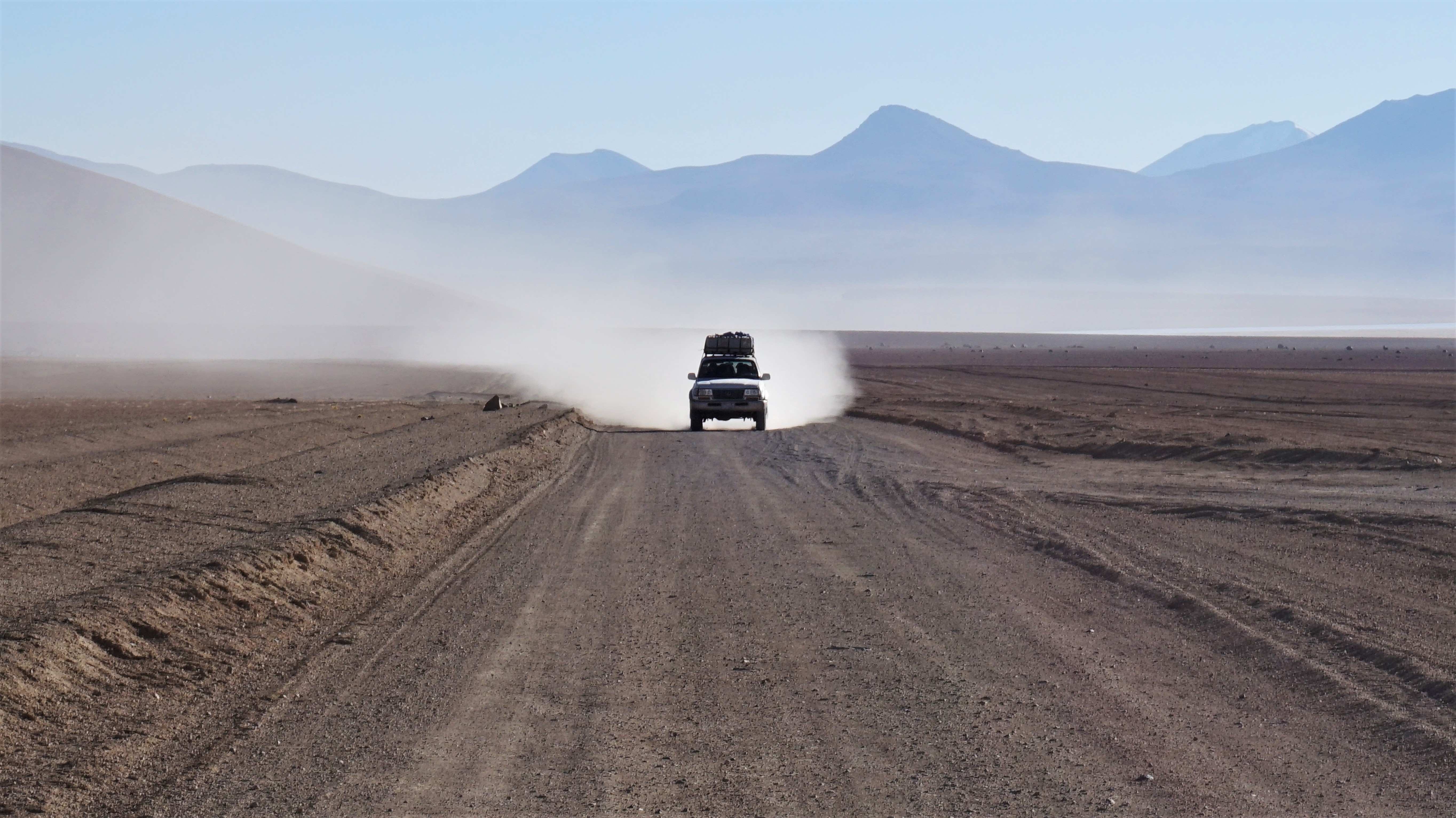 4x4 jeep driving in the desert on a Salar de Uyuni tour, Bolivia