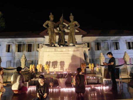 The Three Kings Monument in Chiang Mai with candles at the Yi Peng Lantern festival